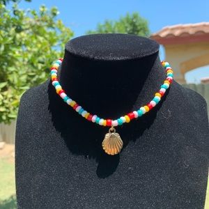 Bead necklace with gold Shell